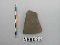 藏品(灰黑色細砂陶片)的圖片